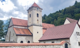 Czerwony Klasztor – historia kartuzów i atrakcja wycieczek w Pieniny